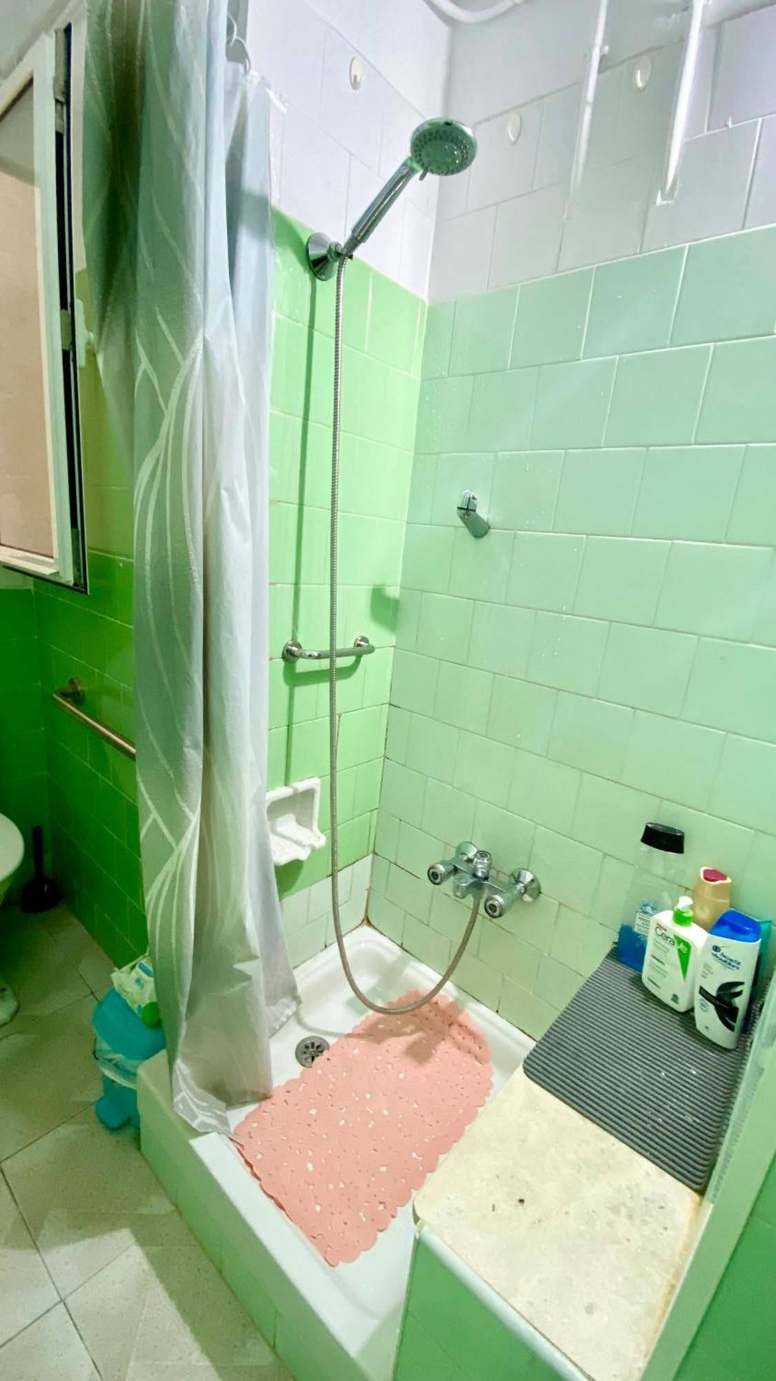 Habitacion Barato En Piso Familiar Compartido El Centro De La Ciudad Cerca De La Estacion De Autobuses Tarragona Eksteriør billede