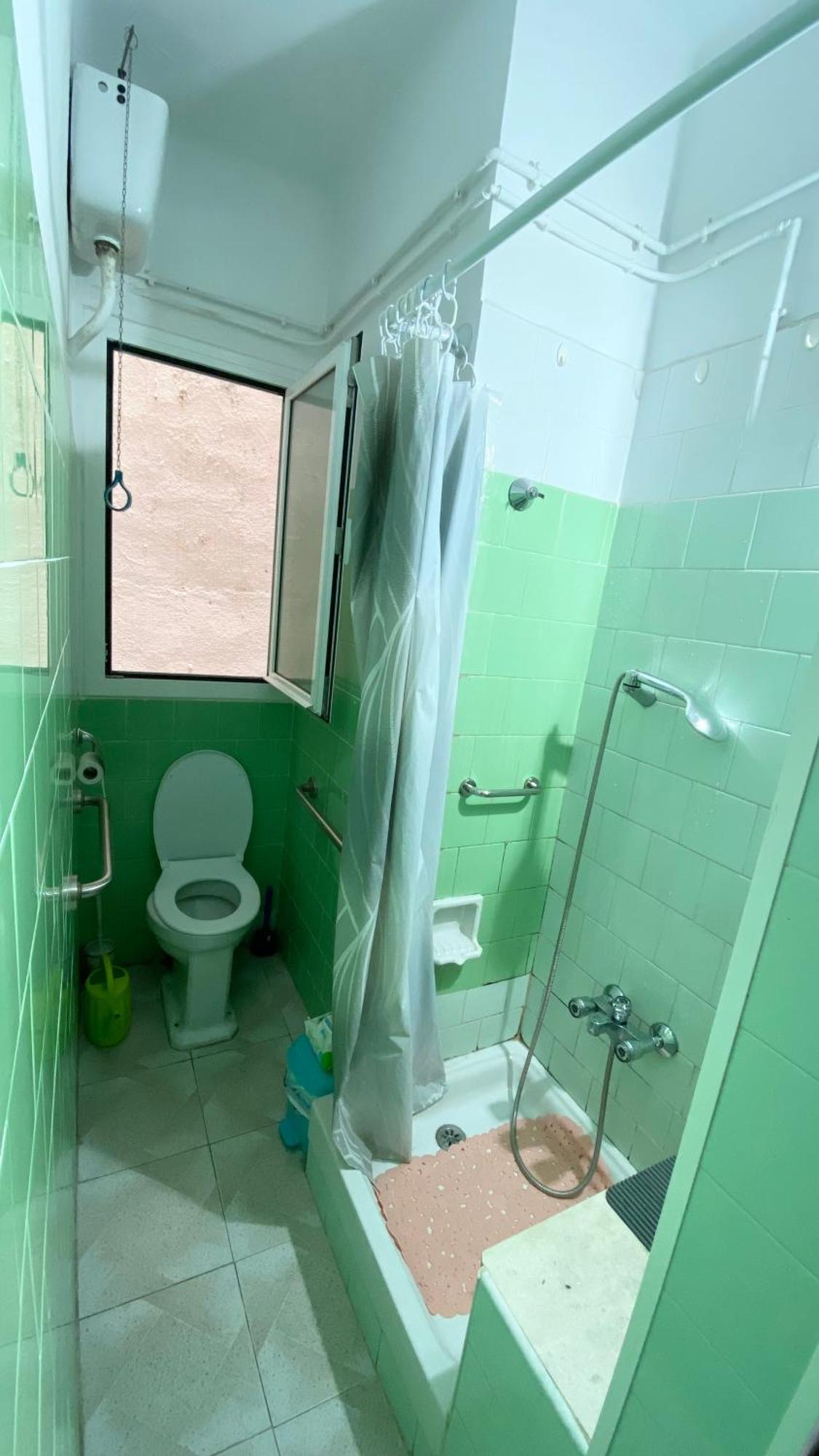 Habitacion Barato En Piso Familiar Compartido El Centro De La Ciudad Cerca De La Estacion De Autobuses Tarragona Eksteriør billede